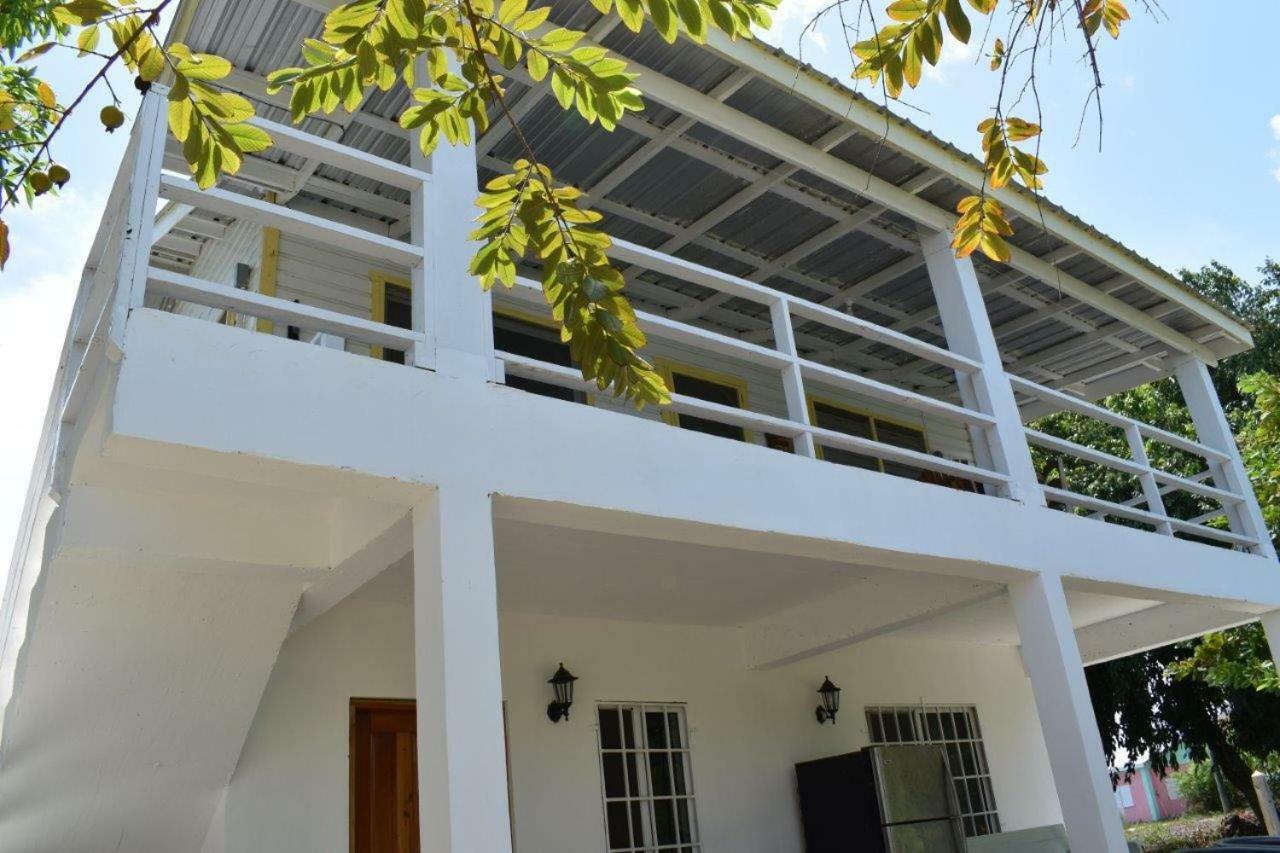Lydia's Guesthouse Placencia Extérieur photo