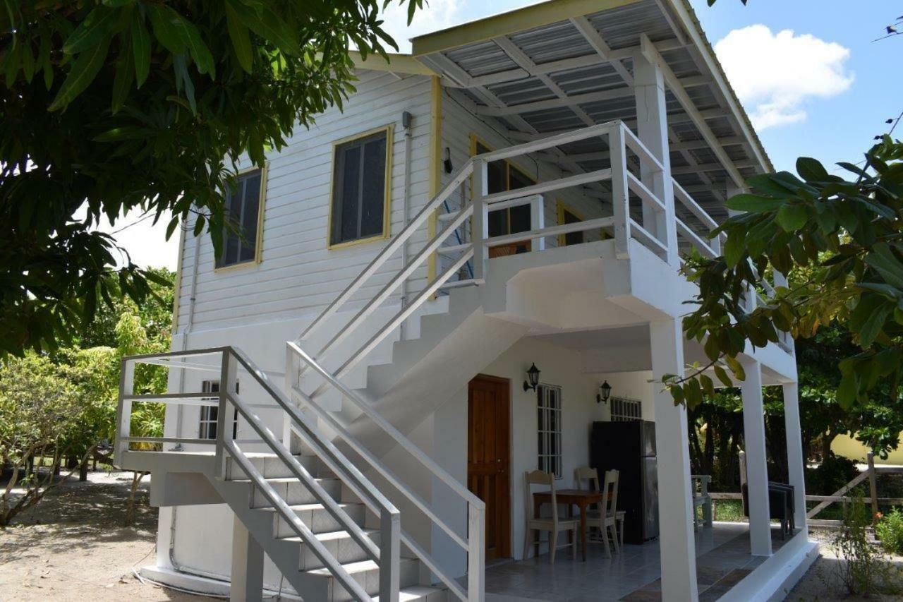 Lydia's Guesthouse Placencia Extérieur photo