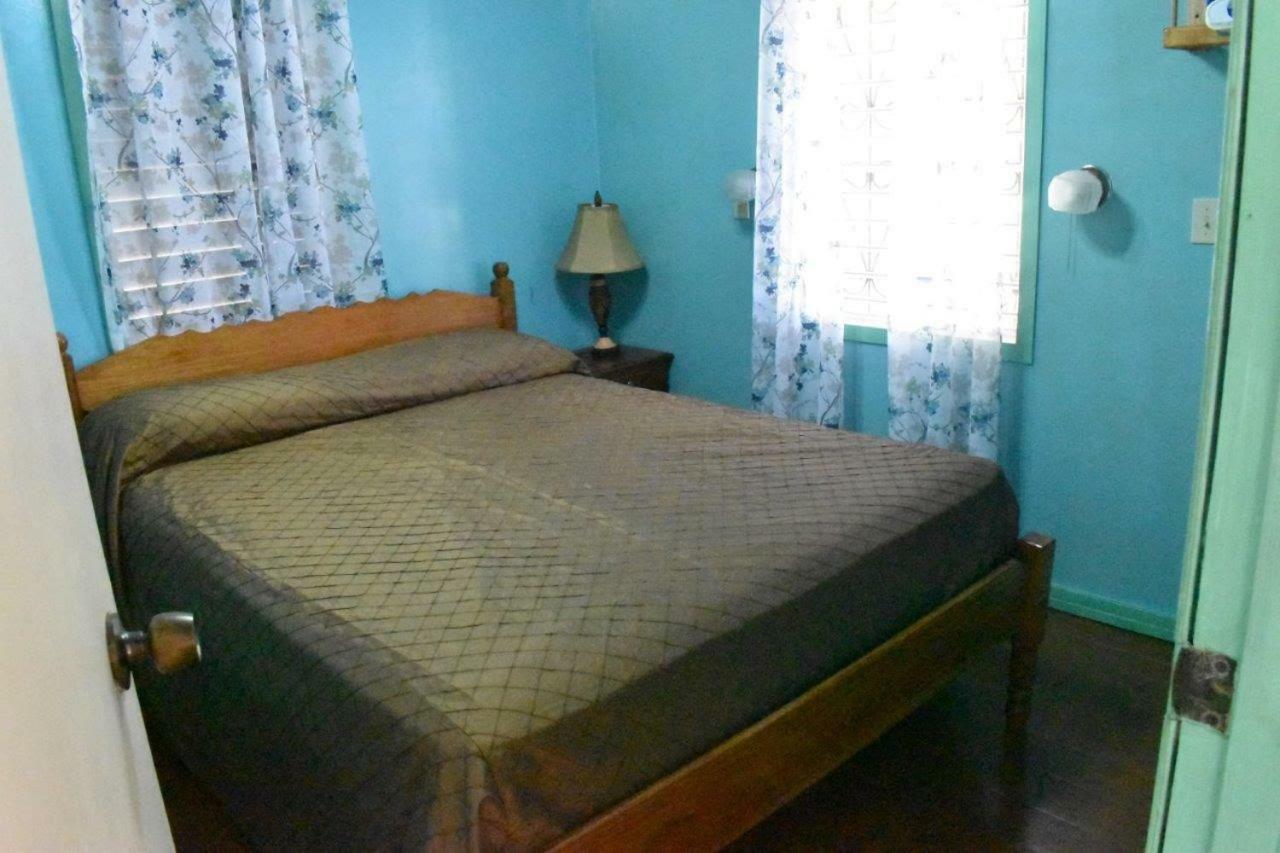 Lydia's Guesthouse Placencia Extérieur photo