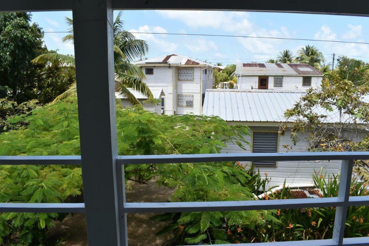 Lydia's Guesthouse Placencia Extérieur photo