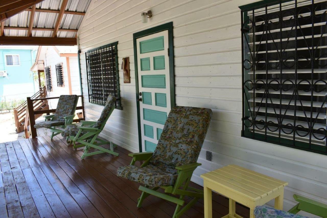 Lydia's Guesthouse Placencia Extérieur photo